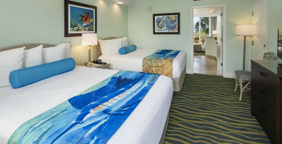 A Bedroom With A Bed In A Hotel Room